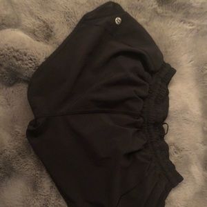 SOLD lululemon hottyvhot 2.5” shorts